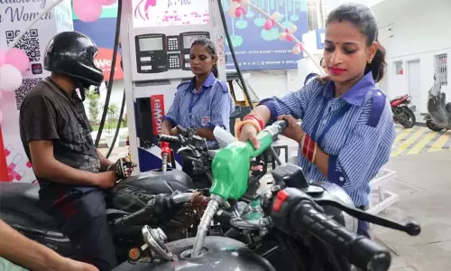 சென்னையில் 150-வது நாளாக பெட்ரோல், டீசல் விலையில் மாற்றமில்லை...! சென்னையில் 150-வது நாளாக பெட்ரோல், டீசல் விலையில் மாற்றமில்லை...!