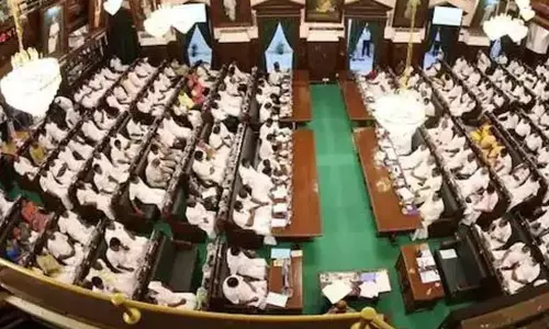 சட்டசபையில் அமளி;  இபிஎஸ் தரப்பு அதிமுக எம்.எல்.ஏக்களை அவையில் இருந்து வெளியேற்ற சபாநாயகர் உத்தரவு