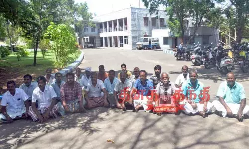 மண்பாண்ட தொழிலாளர்கள் தர்ணா போராட்டம்