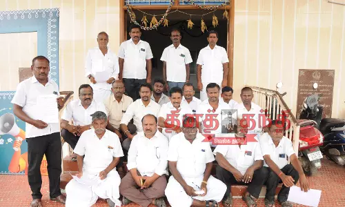 ஊராட்சி தலைவர்கள் தர்ணா போராட்டம்