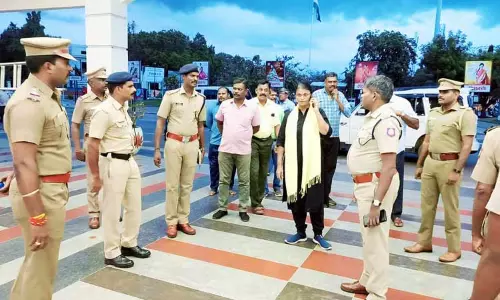 திருச்சி ரெயில் நிலையத்தில் பயணிகளுக்கு விழிப்புணர்வு