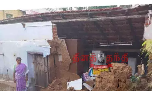 தவுட்டுப்பாளையத்தில் வீட்டின் சுவர் இடிந்து விழுந்தது