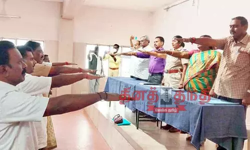 பழுதான சாலைகளை காரணம் காட்டி அரசு பஸ் சேவையை நிறுத்தக்கூடாது