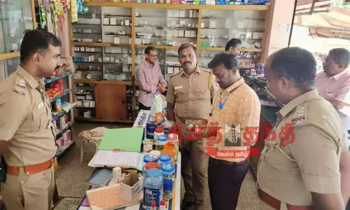 மருந்து கடைகளில் அதிகாரிகள் ஆய்வு