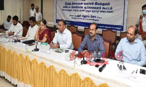 மர கன்றுகளை நட்டு வனப்பகுதிகளை மேம்படுத்த வேண்டும்