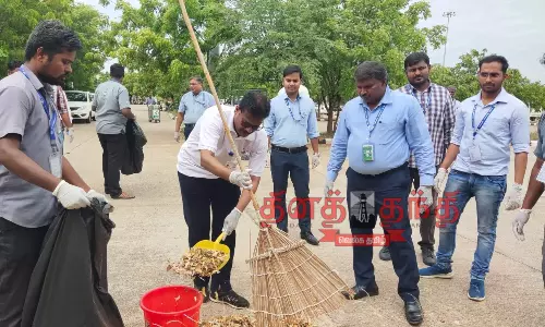 மதுரை விமான நிலையத்தில் தூய்மைப்பணி மதுரை விமான நிலையத்தில் தூய்மைப்பணி