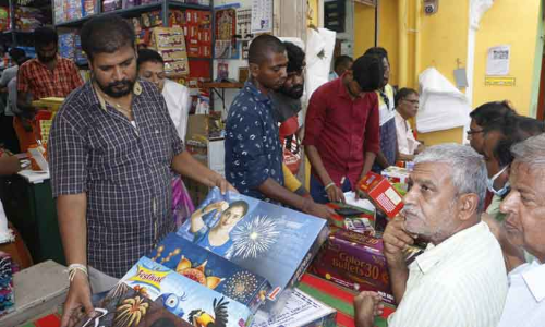 தீபாவளி பண்டிகைக்கு வேட்டு வைத்த விலை உயர்வு; இல்லத்தரசிகள் அதிர்ச்சி