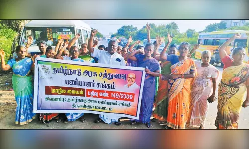 சத்துணவு-அங்கன்வாடி பணியாளர்கள் ஆர்ப்பாட்டம் சத்துணவு-அங்கன்வாடி பணியாளர்கள் ஆர்ப்பாட்டம்