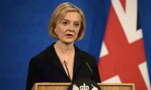 இங்கிலாந்து பிரதமர் லிஸ் டிரஸ் ராஜினாமா