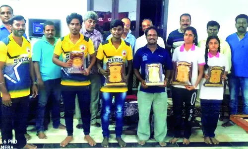 வெற்றி பெற்றவர்களுக்கு பரிசு வெற்றி பெற்றவர்களுக்கு பரிசு
