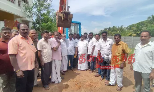 வாய்க்கால்கள் தூர்வாரும் பணி வாய்க்கால்கள் தூர்வாரும் பணி