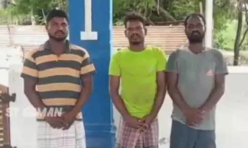 புதுக்கோட்டை மாவட்ட விசைப்படகு மீனவர்கள் 3 பேர் கைது