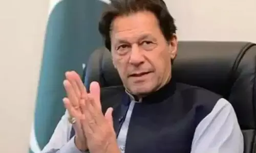 முன்னாள் பிரதமர் இம்ரான் கான் தகுதி நீக்கம் ; பாகிஸ்தான் தேர்தல் ஆணையம் நடவடிக்கை