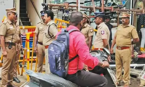 சென்னையில் மக்கள் கூடும் இடங்களில் 18 ஆயிரம் போலீசார் கண்காணிப்பு சென்னையில் மக்கள் கூடும் இடங்களில் 18 ஆயிரம் போலீசார் கண்காணிப்பு