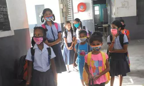 புதுச்சேரி, காரைக்காலில் பள்ளி, கல்லூரிகளுக்கு வரும் 25-ந்தேதி விடுமுறை புதுச்சேரி, காரைக்காலில் பள்ளி, கல்லூரிகளுக்கு வரும் 25-ந்தேதி விடுமுறை