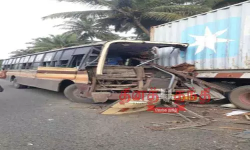 லாரி மீது அரசு பஸ் மோதல்; 10 பேர் படுகாயம்
