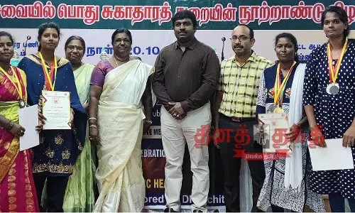 விளையாட்டு போட்டிகளில் வெற்றி பெற்ற அலுவலர்களுக்கு பதக்கம் விளையாட்டு போட்டிகளில் வெற்றி பெற்ற அலுவலர்களுக்கு பதக்கம்