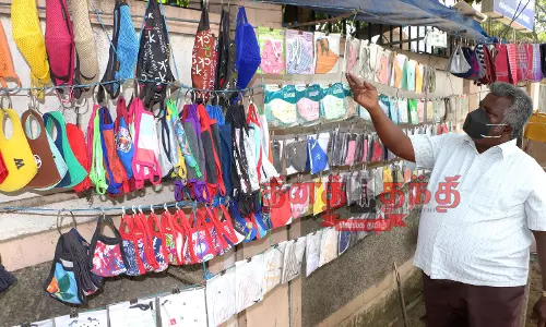 குறைந்து வரும் கொரோனா தொற்று:  முககவசம் அணிவது அவசியமா? கட்டாயமா?  நாமக்கல் மாவட்ட மக்கள் கருத்து