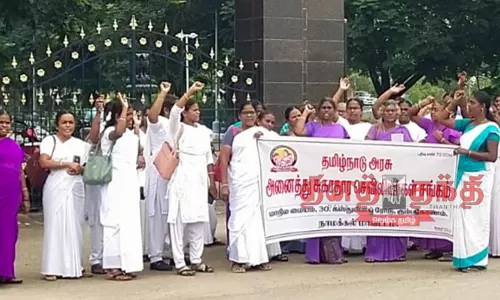 நாமக்கல்லில் செவிலியர்கள் ஆர்ப்பாட்டம்