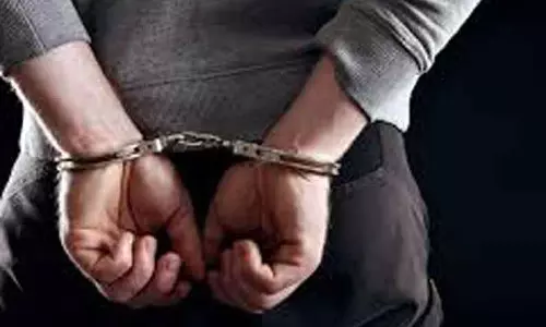 பேக்கரி கடையில் திருடிய வாலிபர் சிக்கினார்