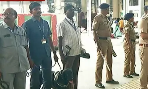 தீபாவளி பண்டிகையையொட்டி சென்னை சென்ட்ரல் ரெயில்  நிலையத்தில் கூடுதல் பாதுகாப்பு