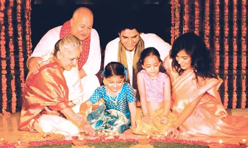 குழந்தைகளுக்குப் பண்டிகைகளை அறிமுகம் செய்தல்