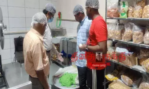 பொள்ளாச்சியில் விதிகளை மீறி தயாரிக்கப்பட்ட 40 கிலோ இனிப்புகள் பறிமுதல் -உணவு பாதுகாப்பு அதிகாரிகள் நடவடிக்கை