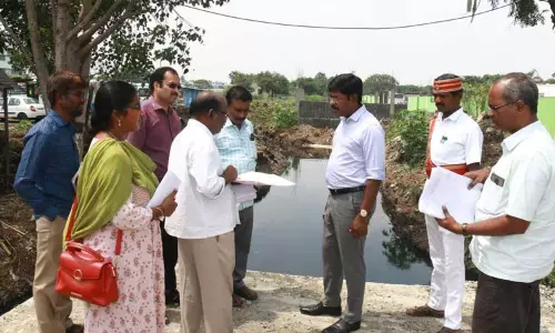 விழுப்புரம் புதிய பஸ் நிலையம் அருகில் வடிகால் வாய்க்கால் கட்டும் பணியை கலெக்டர் ஆய்வு விழுப்புரம் புதிய பஸ் நிலையம் அருகில் வடிகால் வாய்க்கால் கட்டும் பணியை கலெக்டர் ஆய்வு