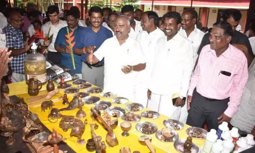 இறையானூரில் பாரம்பரிய உணவு பொருட்கள், வேளாண் கருவிகள் கண்காட்சி அமைச்சர் செஞ்சி மஸ்தான் திறந்து வைத்தார் இறையானூரில் பாரம்பரிய உணவு பொருட்கள், வேளாண் கருவிகள் கண்காட்சி அமைச்சர் செஞ்சி மஸ்தான் திறந்து வைத்தார்