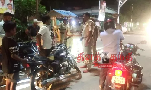 தீபாவளி பண்டிகையையொட்டி போலீசார் தீவிர வாகன தணிக்கை