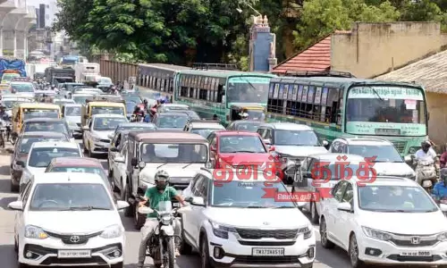 போக்குவரத்து நெரிசலால் திணறும் கோவை மாநகரம்