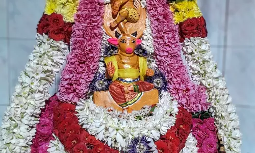 பிரதோஷத்தையொட்டி சிவன் கோவில்களில் சிறப்பு பூஜை பிரதோஷத்தையொட்டி சிவன் கோவில்களில் சிறப்பு பூஜை