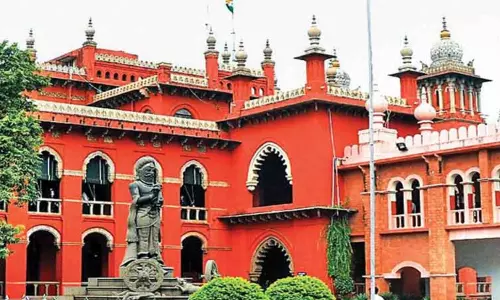 தடை நீக்க கோரும் மனுக்களை உடனே விசாரணைக்கு பட்டியலிட வேண்டும் - ஐகோர்ட்டு