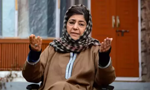 அரசு பங்களாவை காலி செய்ய முன்னாள் முதல்-மந்திரி மெகபூபா முப்திக்கு நோட்டீஸ் அரசு பங்களாவை காலி செய்ய முன்னாள் முதல்-மந்திரி மெகபூபா முப்திக்கு நோட்டீஸ்