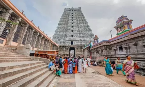 கோவை கார் வெடிப்பு சம்பவம்: திருவண்ணாமலை அருணாசலேஸ்வரர் கோவிலில் துப்பாக்கி ஏந்திய போலீசார் பாதுகாப்பு கோவை கார் வெடிப்பு சம்பவம்: திருவண்ணாமலை அருணாசலேஸ்வரர் கோவிலில் துப்பாக்கி ஏந்திய போலீசார் பாதுகாப்பு