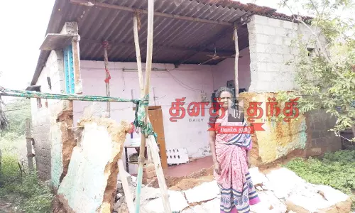 திண்டுக்கல்லில்  கனமழைக்கு வீட்டின் சுவர் இடிந்து விழுந்தது