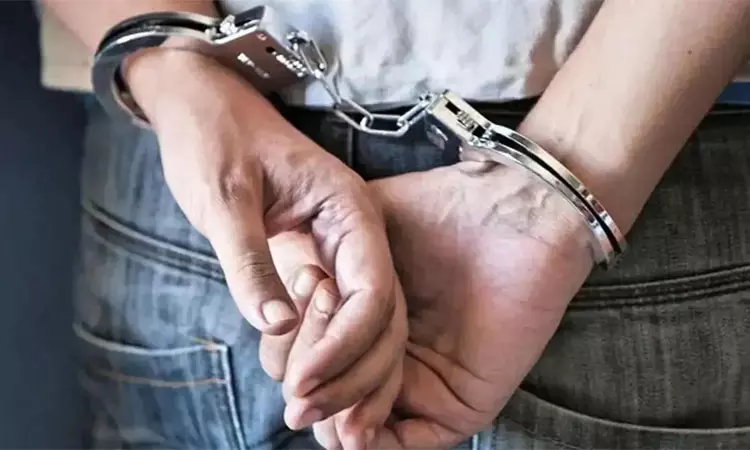 தவறுதலாக சுட்டுக்கொன்ற தோழியின் உடலை எரித்த இந்தியருக்கு 7 ஆண்டு சிறை தவறுதலாக சுட்டுக்கொன்ற தோழியின் உடலை எரித்த இந்தியருக்கு 7 ஆண்டு சிறை