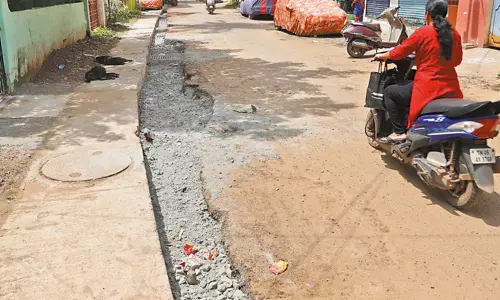 கரடு-முரடான சாலையில் கடினமான பயணம்: பொதுமக்கள், வாகன ஓட்டிகள் எதிர்பார்ப்பு