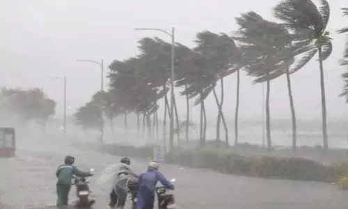 சிட்ரங் புயல்- வங்காளதேசத்தில் ஆயிரக்கணக்கான மக்கள் பாதுகாப்பு முகாம்களுக்கு மாற்றம்