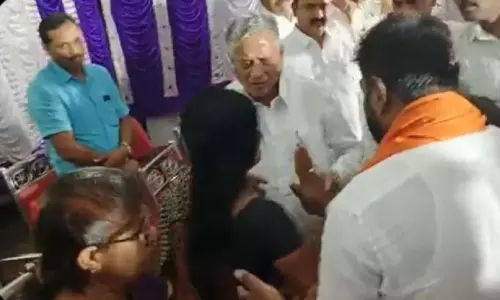 பெண்ணை தாக்கிய விவகாரம்: கர்நாடக மந்திரி  மீது மகளிர் ஆணையத்தில் காங்கிரஸ் புகார்