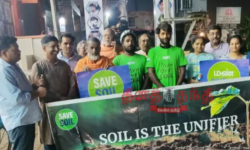 20 ஆயிரம் கி.மீ தூரம் நடை பயணம் மேற்கொண்ட வாலிபர்களுக்கு ஓசூரில் 20 ஆயிரம் கி.மீ தூரம் நடை பயணம் மேற்கொண்ட வாலிபர்களுக்கு ஓசூரில் வரவேற்பு