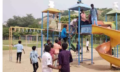 தீபாவளி பண்டிகையையொட்டி சித்தன்னவாசலில் குவிந்த சுற்றுலா பயணிகள்