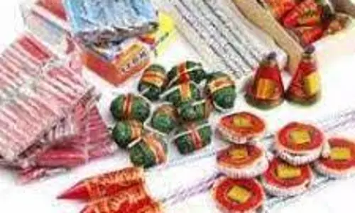 தீபாவளி நாளில் விதிகளை மீறி பட்டாசு வெடித்ததாக வழக்குகள் இல்லை தீபாவளி நாளில் விதிகளை மீறி பட்டாசு வெடித்ததாக வழக்குகள் இல்லை