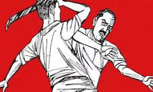 தொழிலாளிக்கு அரிவாள் வெட்டு தொழிலாளிக்கு அரிவாள் வெட்டு