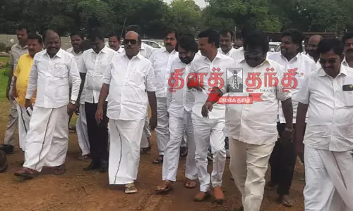 திராவிட மாடல் பயிற்சி பாசறையில் பங்கேற்க உதயநிதி ஸ்டாலின் வருகை  பிரமாண்ட அரங்கம் அமைக்கும் பணியை அமைச்சர் எ.வ.வேலு ஆய்வு