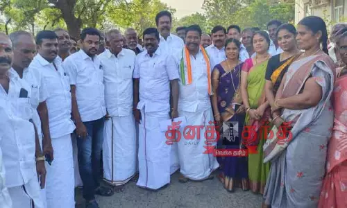 16 ரேஷன் கடைகளை பிரித்து பொருட்கள் வழங்க வேண்டும்; கலெக்டரிடம் தி.மு.க. கோாிக்கை மனு 16 ரேஷன் கடைகளை பிரித்து பொருட்கள் வழங்க வேண்டும்; கலெக்டரிடம் தி.மு.க. கோாிக்கை மனு