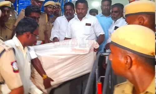 மதுரையில் வங்கியிலிருந்து இருந்து தங்க கவசம் பசும்பொன் சென்றது