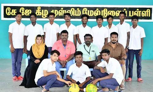 மாணவர்கள் எறிபந்து போட்டியில் சாதனை