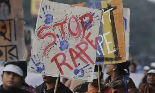 வேலை வழங்குவதாக கூறி 20க்கும் மேற்பட்ட பெண்களை பாலியல் பலாத்காரம் செய்த அந்தமான் தலைமைச் செயலாளர் வேலை வழங்குவதாக கூறி 20க்கும் மேற்பட்ட பெண்களை பாலியல் பலாத்காரம் செய்த அந்தமான் தலைமைச் செயலாளர்