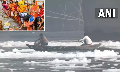 டெல்லி: யமுனையில் எங்கு பார்த்தாலும் நுரை - ஆற்றில் இறங்கி  சத் பூஜையை கொண்டாட தயாரான மக்கள் அதிர்ச்சி!